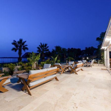 Navalia Hotel Foça Esterno foto