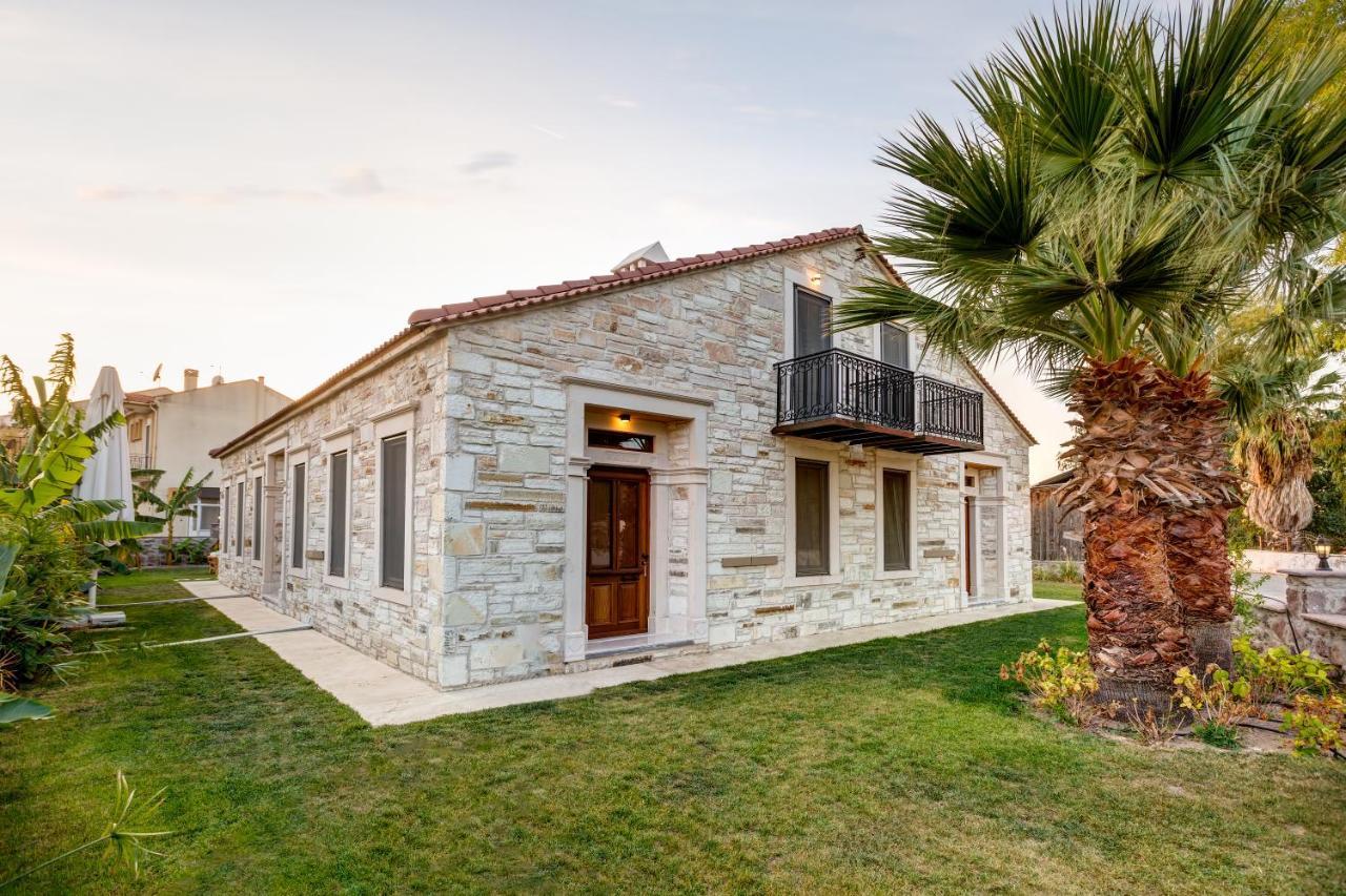 Navalia Hotel Foça Esterno foto