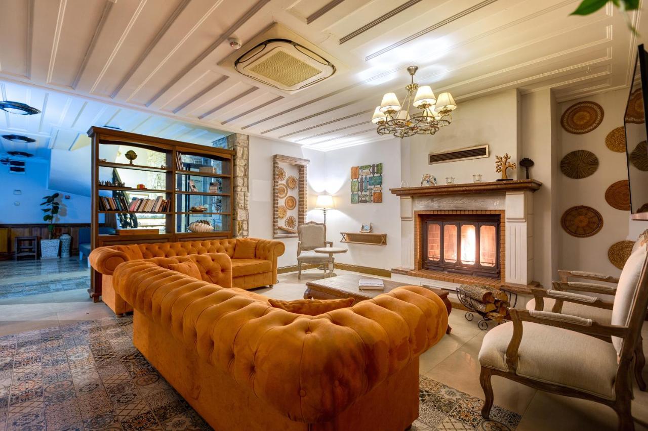 Navalia Hotel Foça Esterno foto
