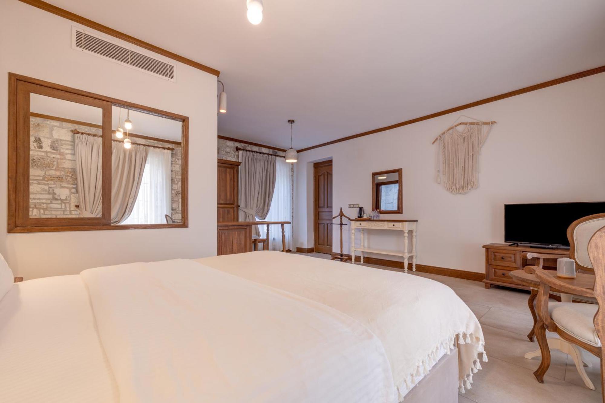 Navalia Hotel Foça Esterno foto