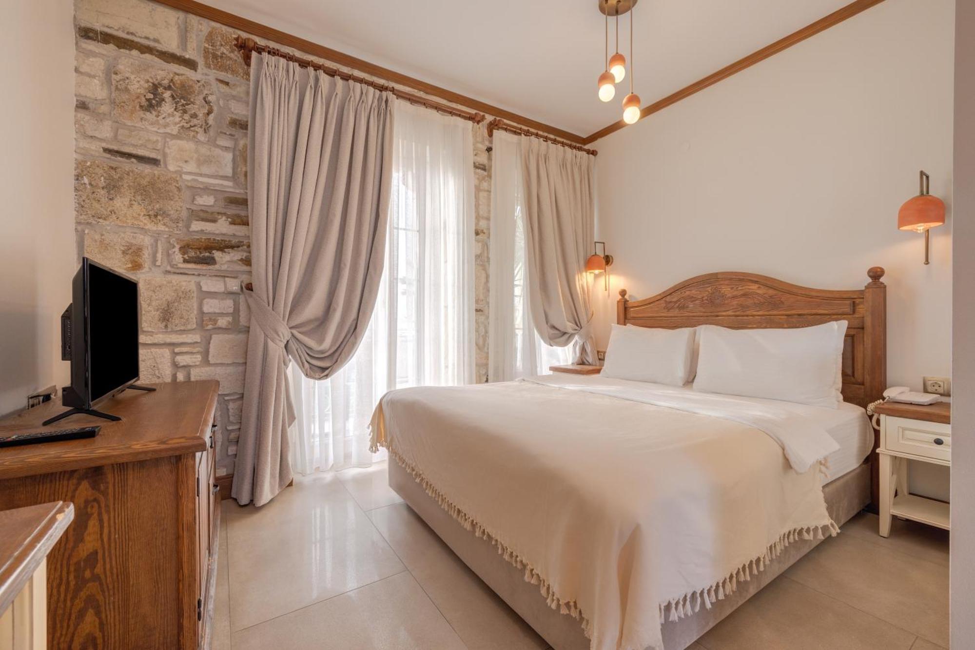 Navalia Hotel Foça Esterno foto