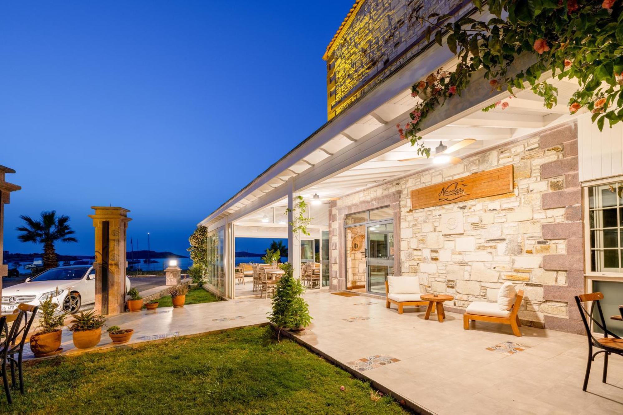 Navalia Hotel Foça Esterno foto