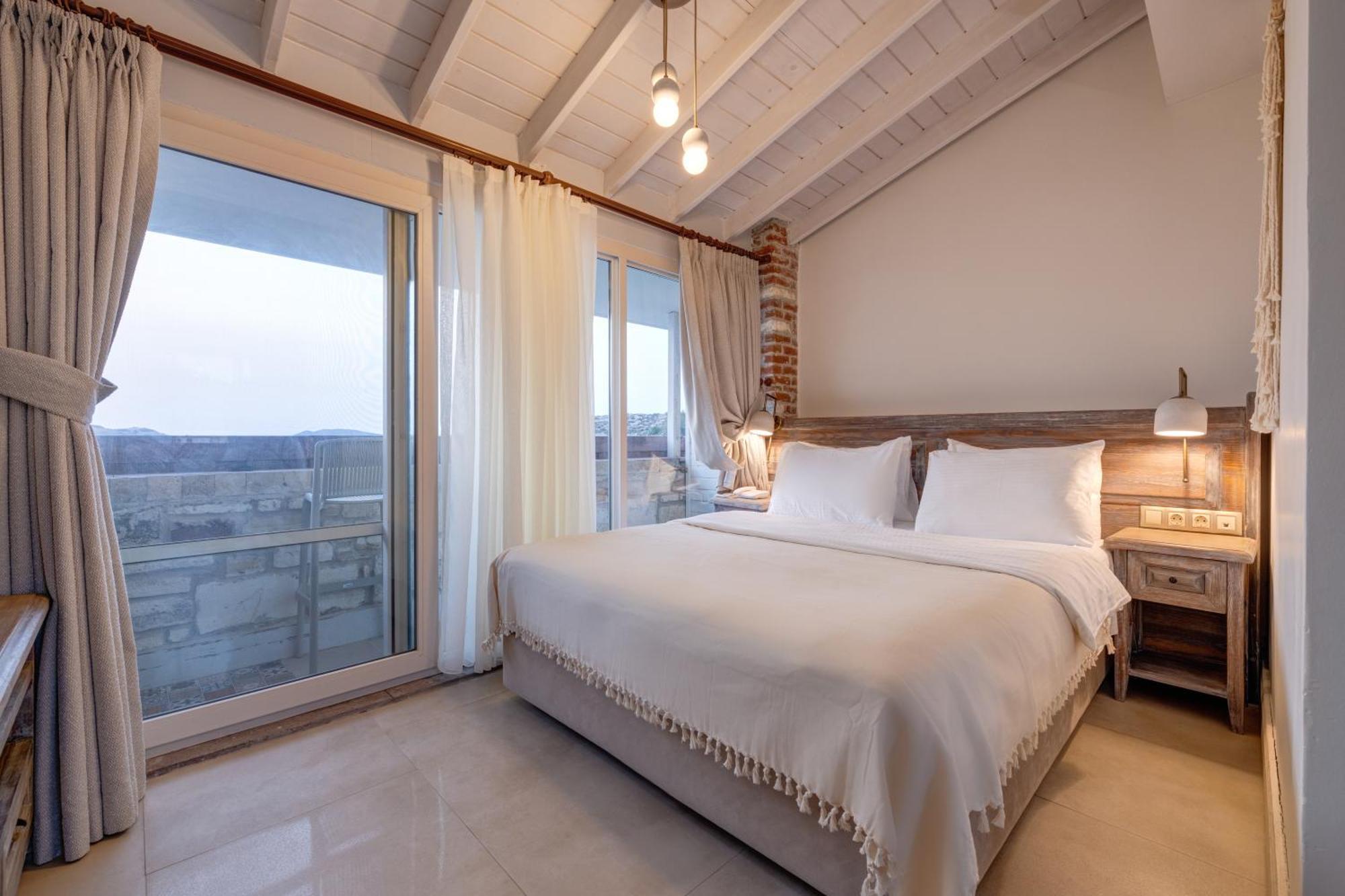 Navalia Hotel Foça Esterno foto