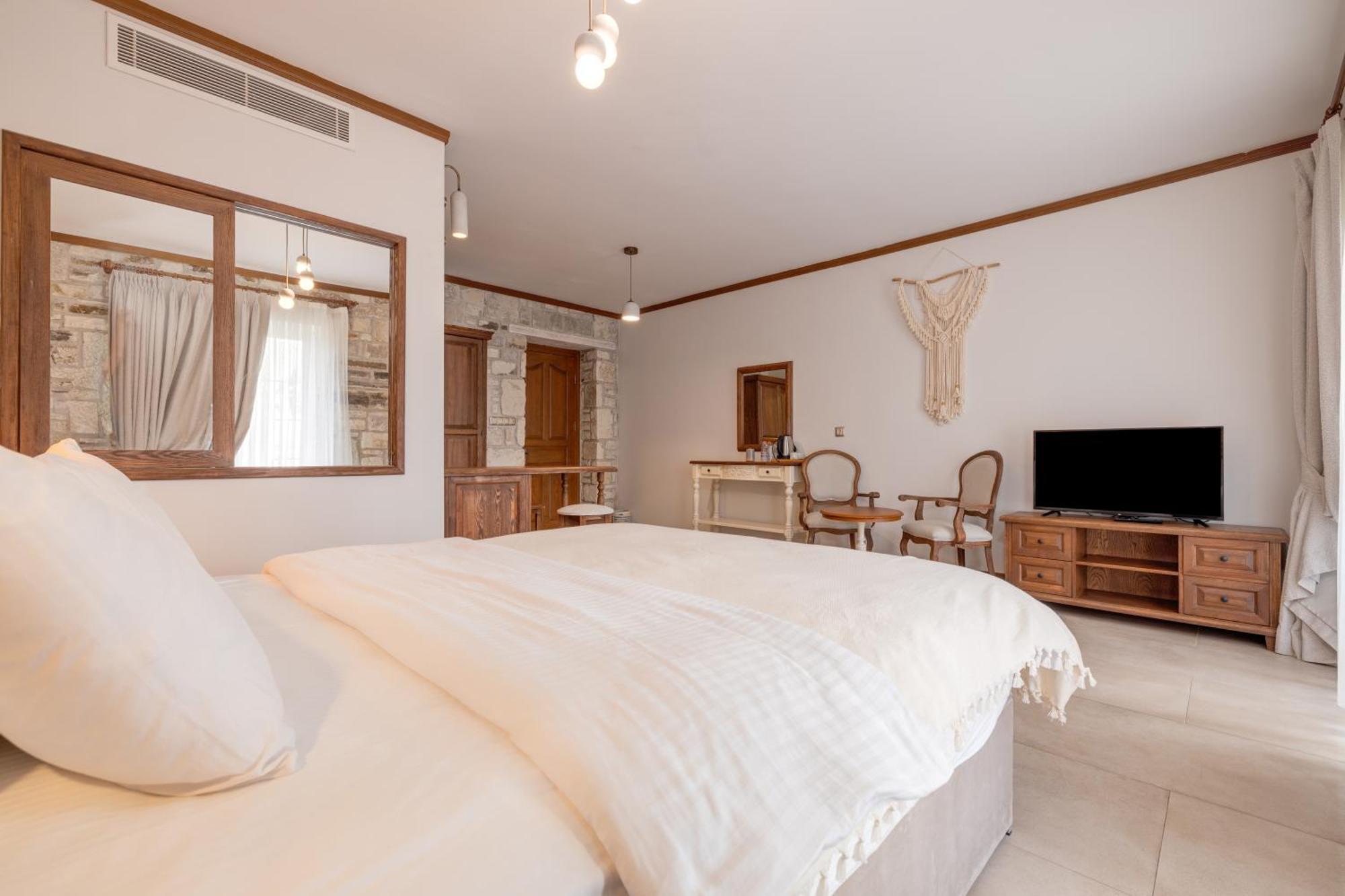 Navalia Hotel Foça Esterno foto