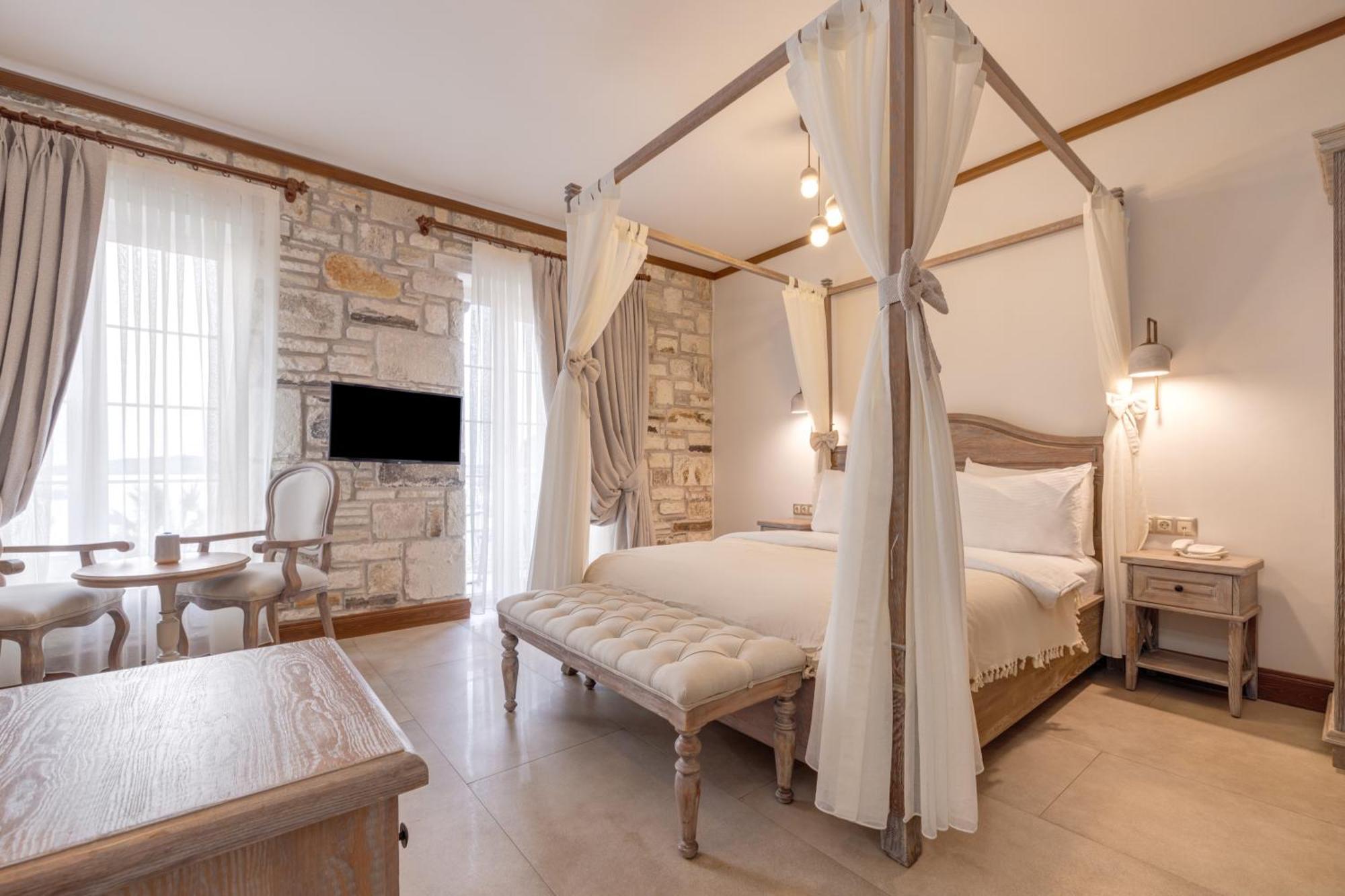 Navalia Hotel Foça Esterno foto