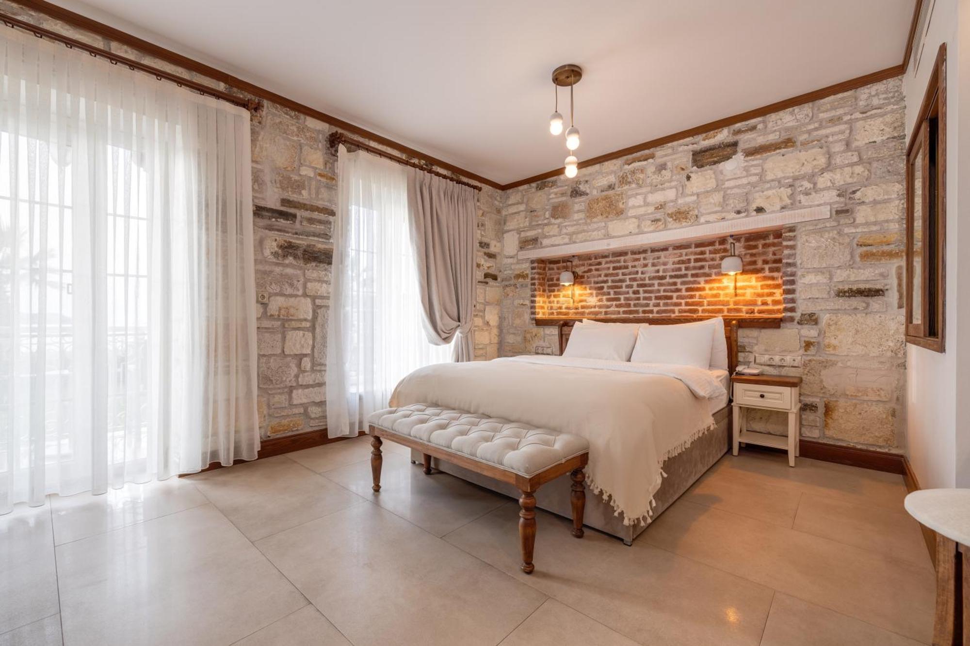 Navalia Hotel Foça Esterno foto