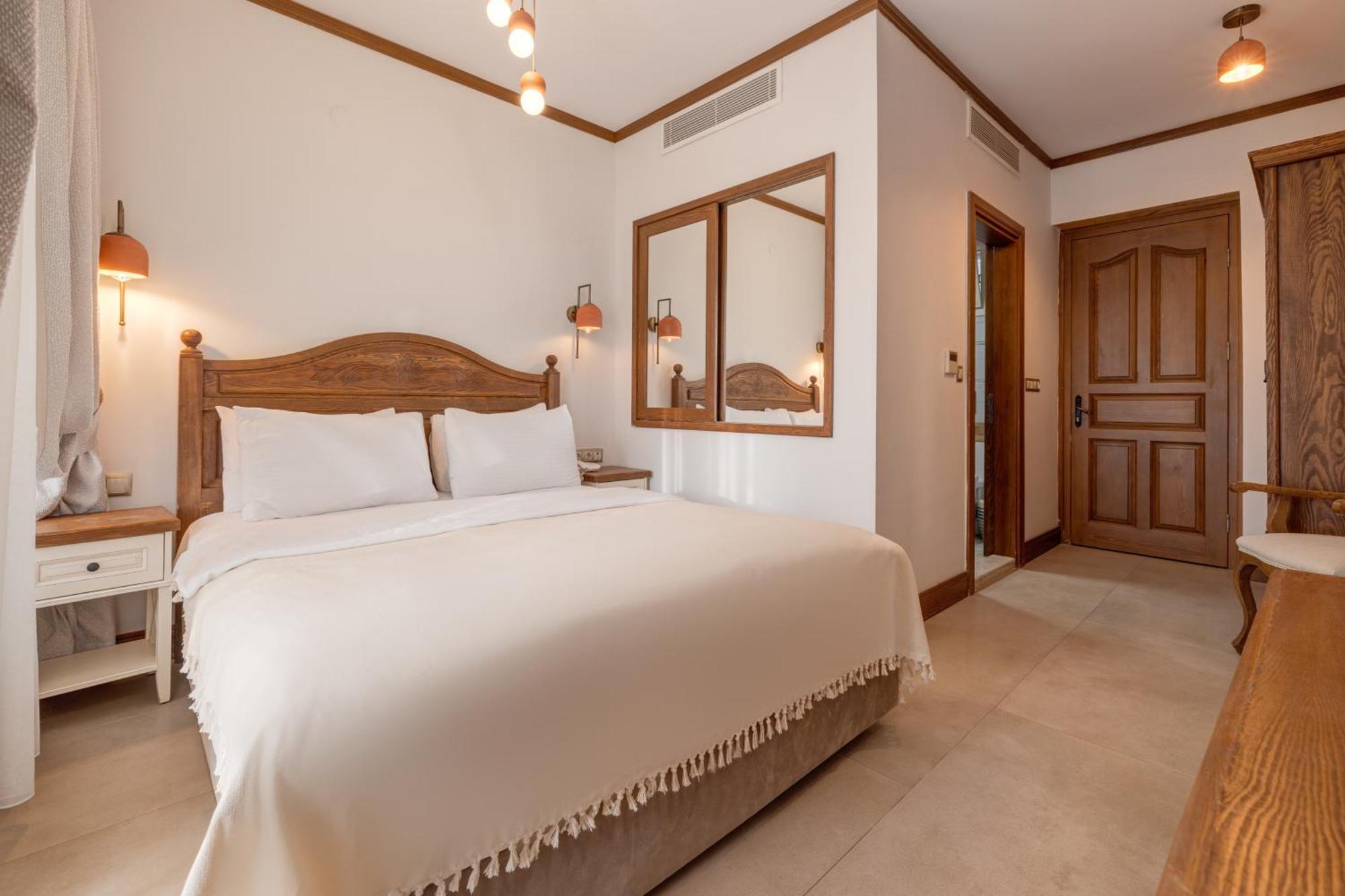 Navalia Hotel Foça Esterno foto