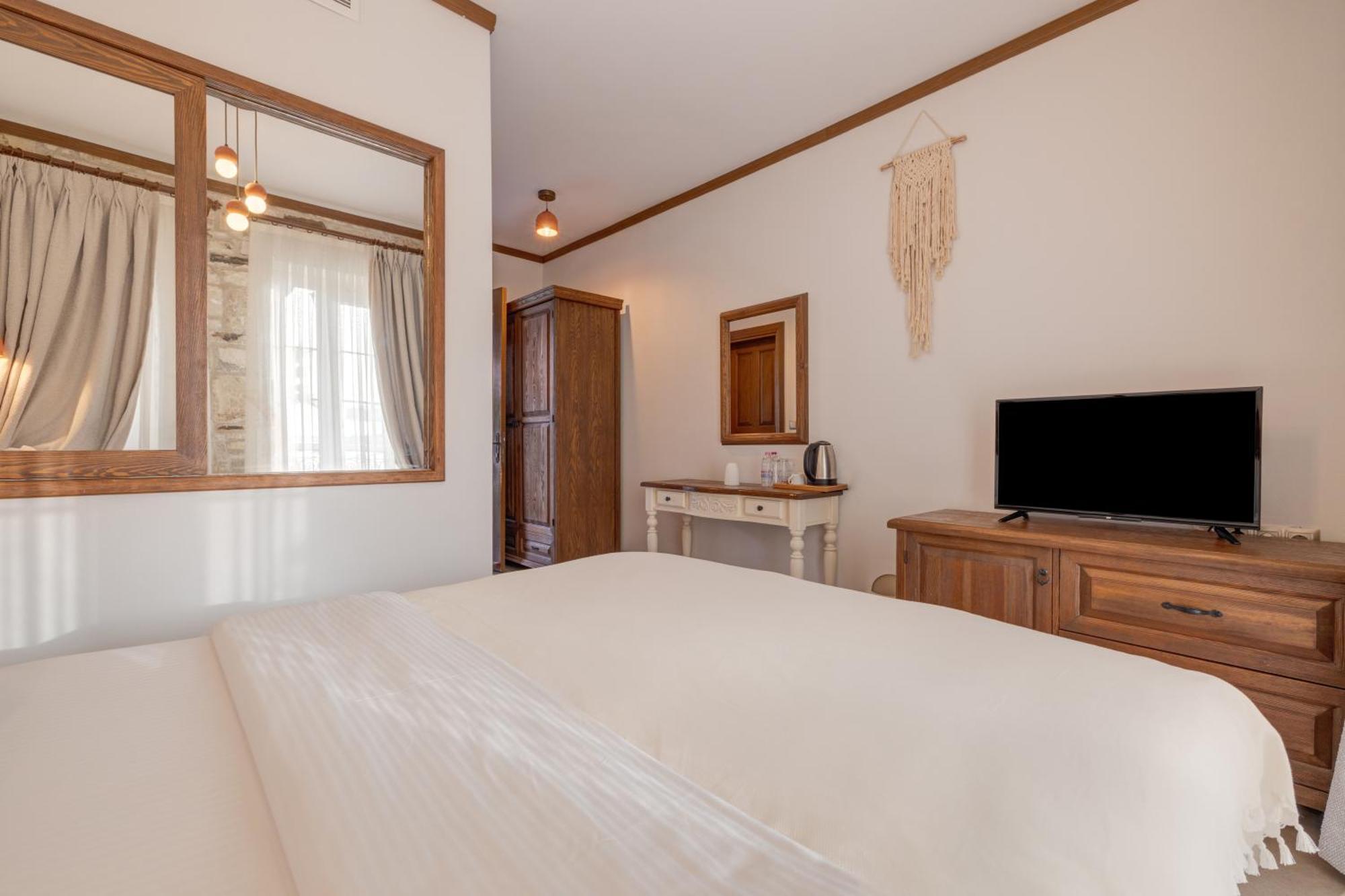 Navalia Hotel Foça Esterno foto