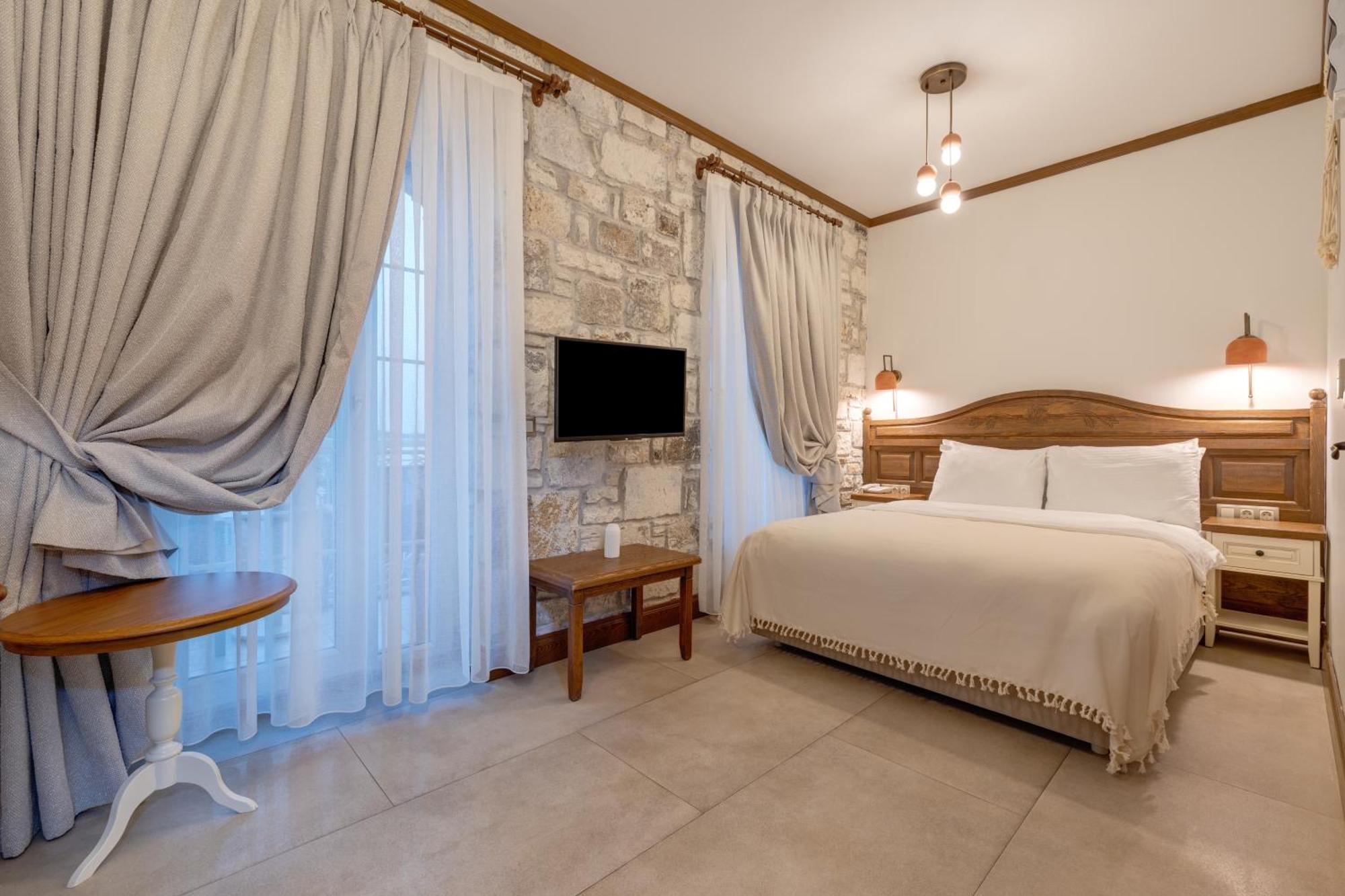 Navalia Hotel Foça Esterno foto