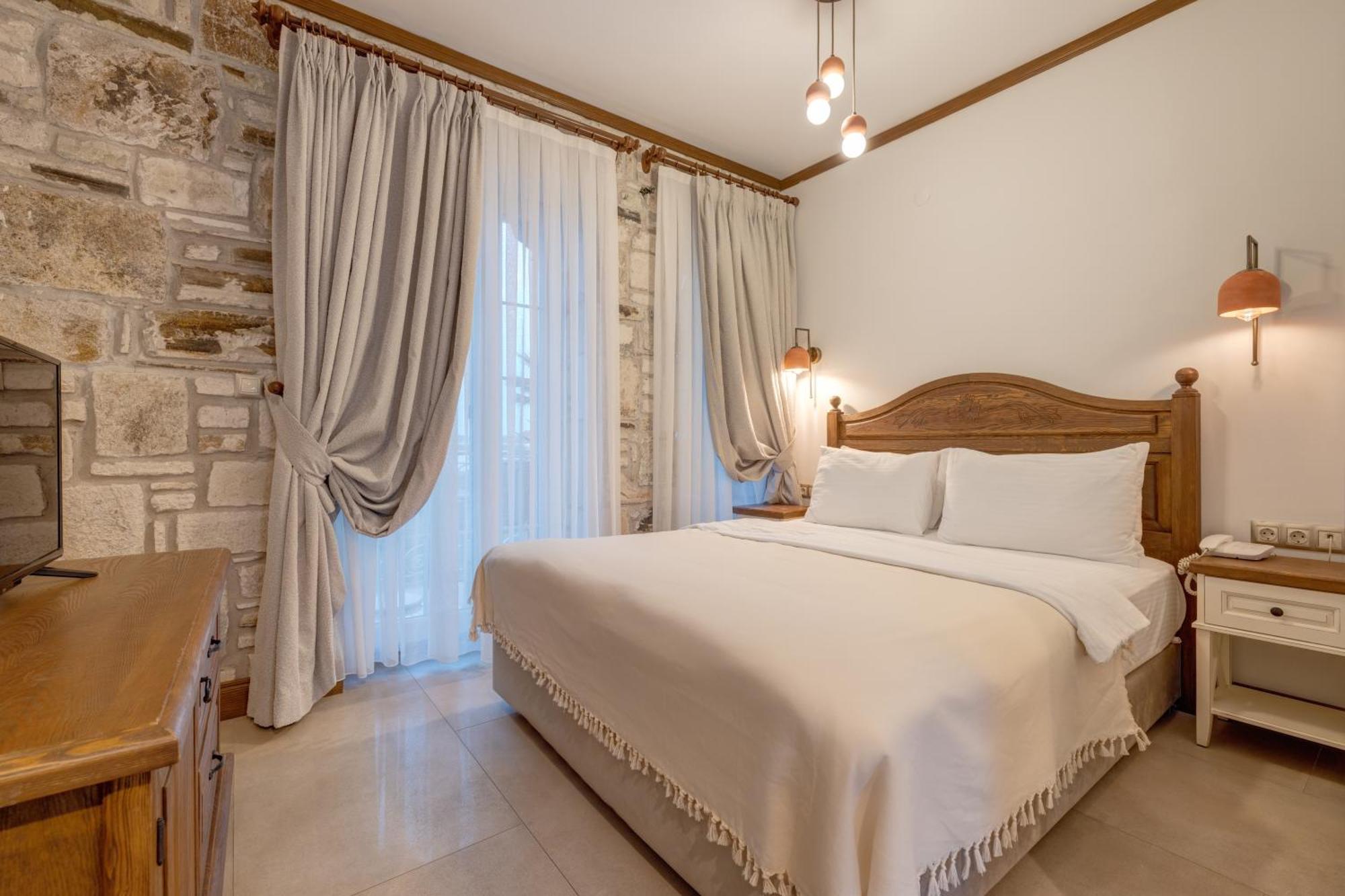 Navalia Hotel Foça Esterno foto