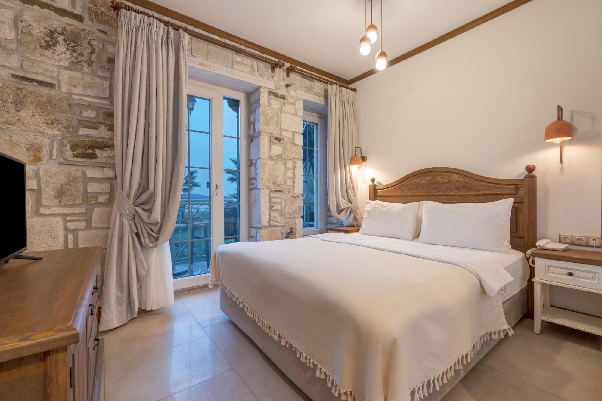 Navalia Hotel Foça Esterno foto