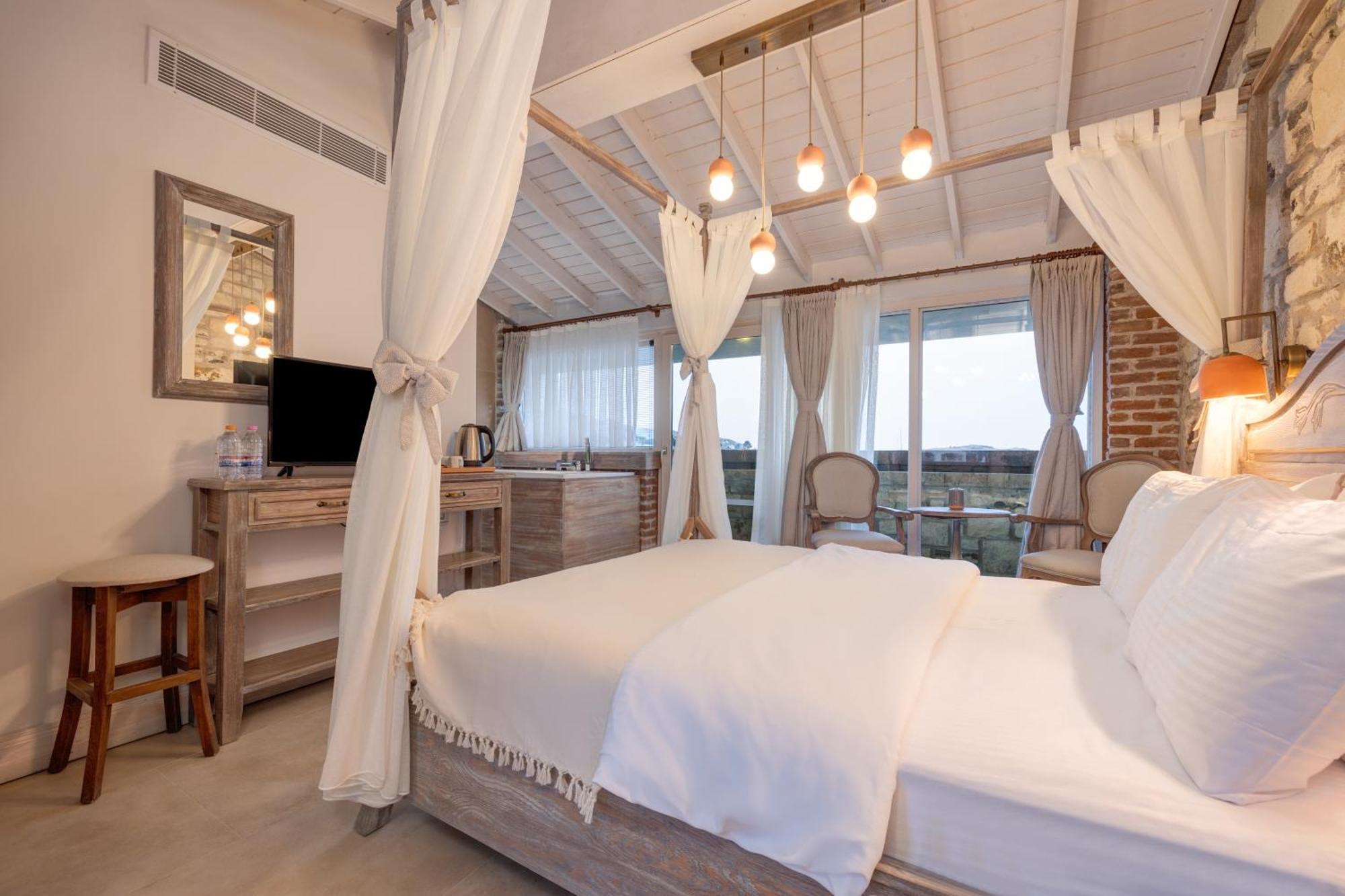 Navalia Hotel Foça Esterno foto