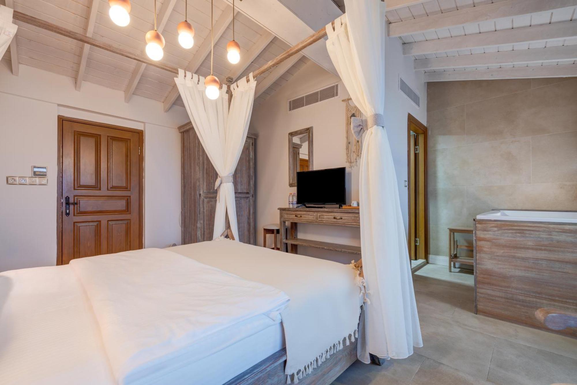 Navalia Hotel Foça Esterno foto