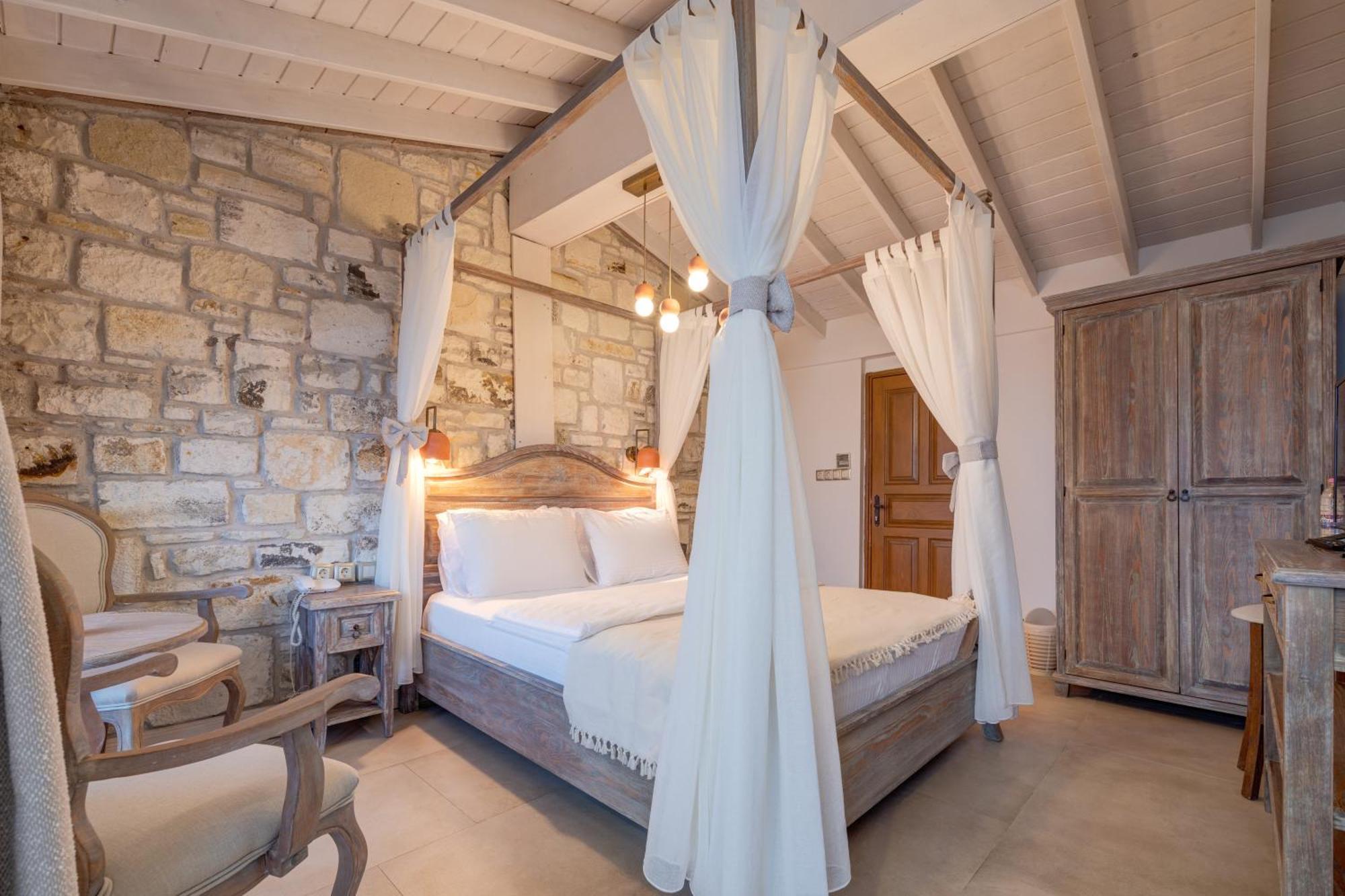Navalia Hotel Foça Esterno foto