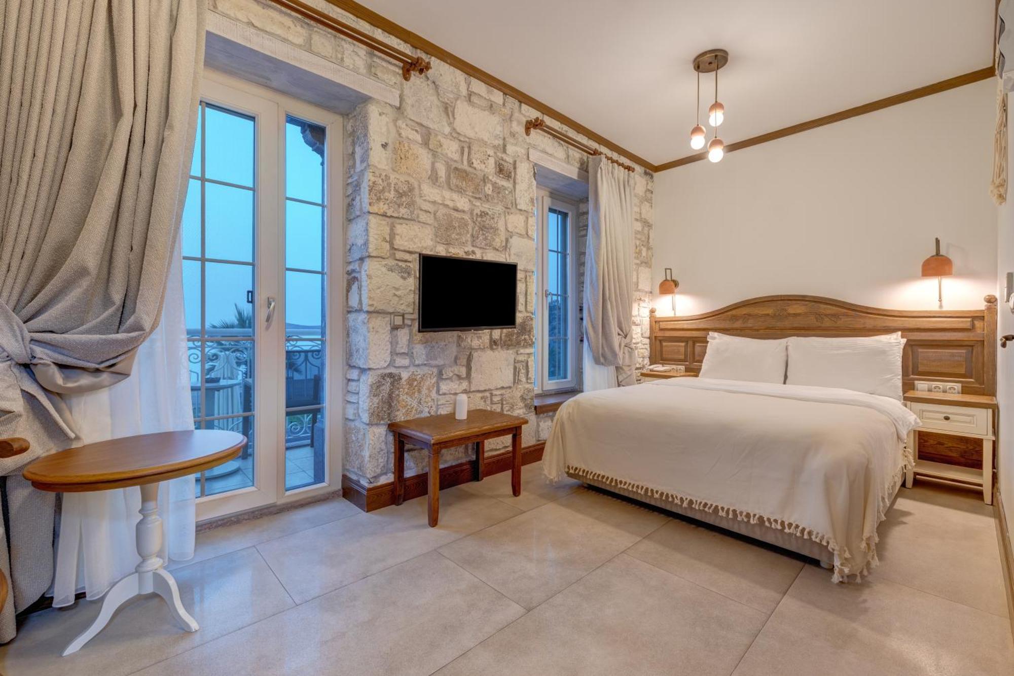 Navalia Hotel Foça Esterno foto