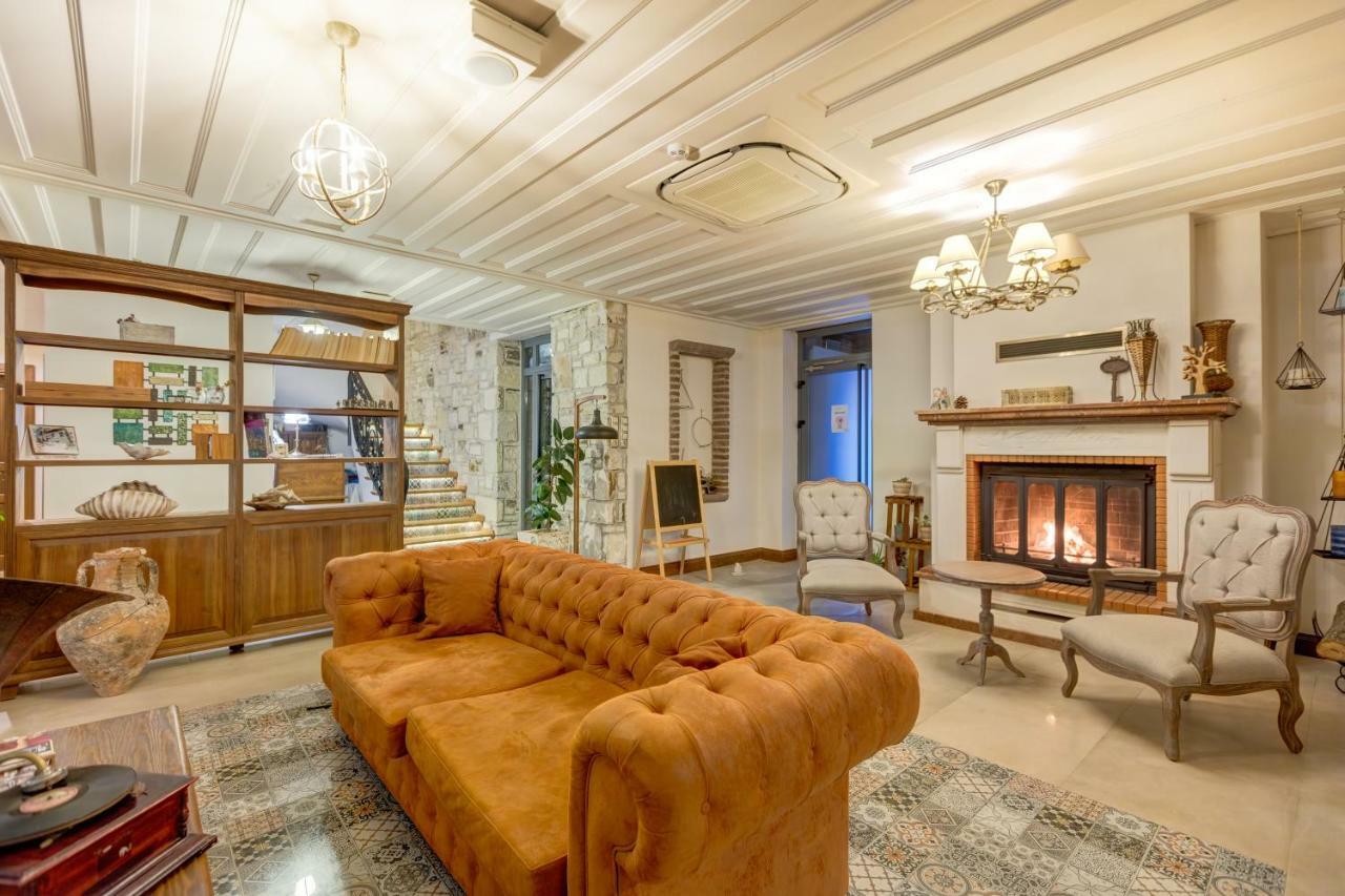 Navalia Hotel Foça Esterno foto