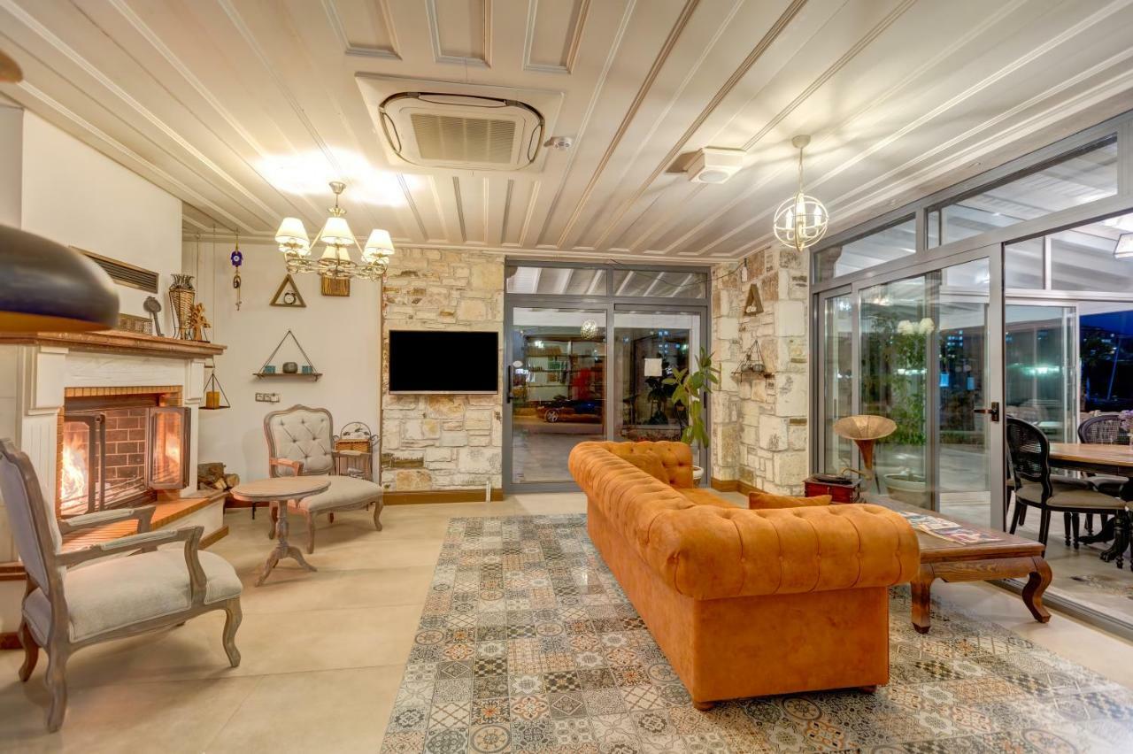 Navalia Hotel Foça Esterno foto
